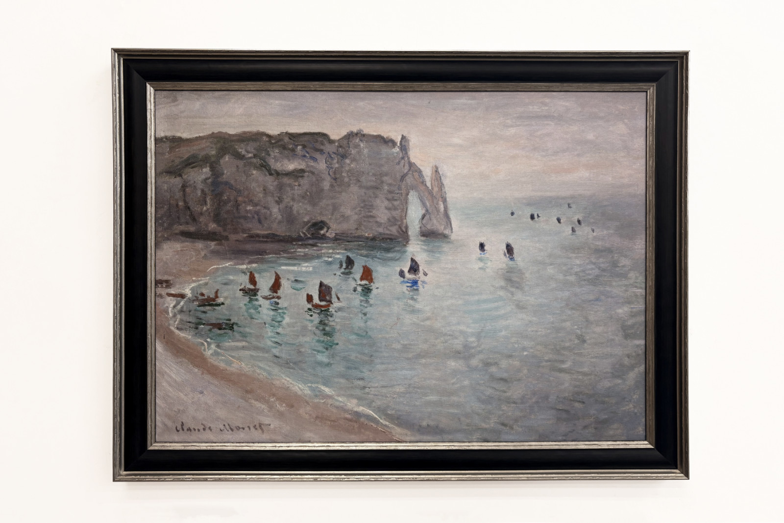 Etretat, Porte d’Aval: rybářské lodě opouštějící přístav - Claude Monet