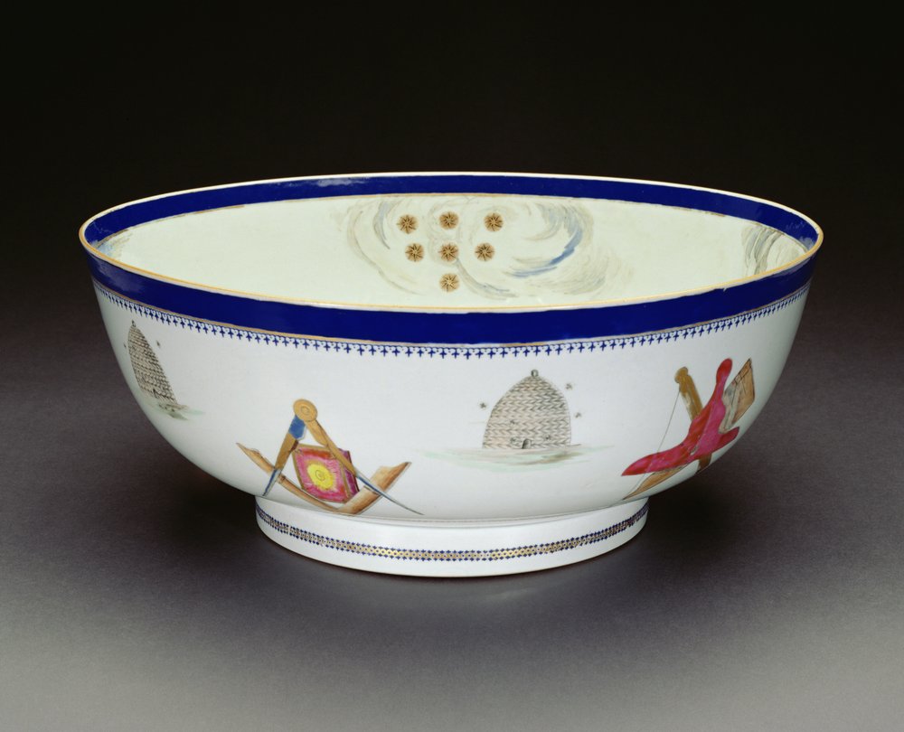 Zednářská exportní mísa Famille Rose, období Qianlong, 1736-95 od Chinese School