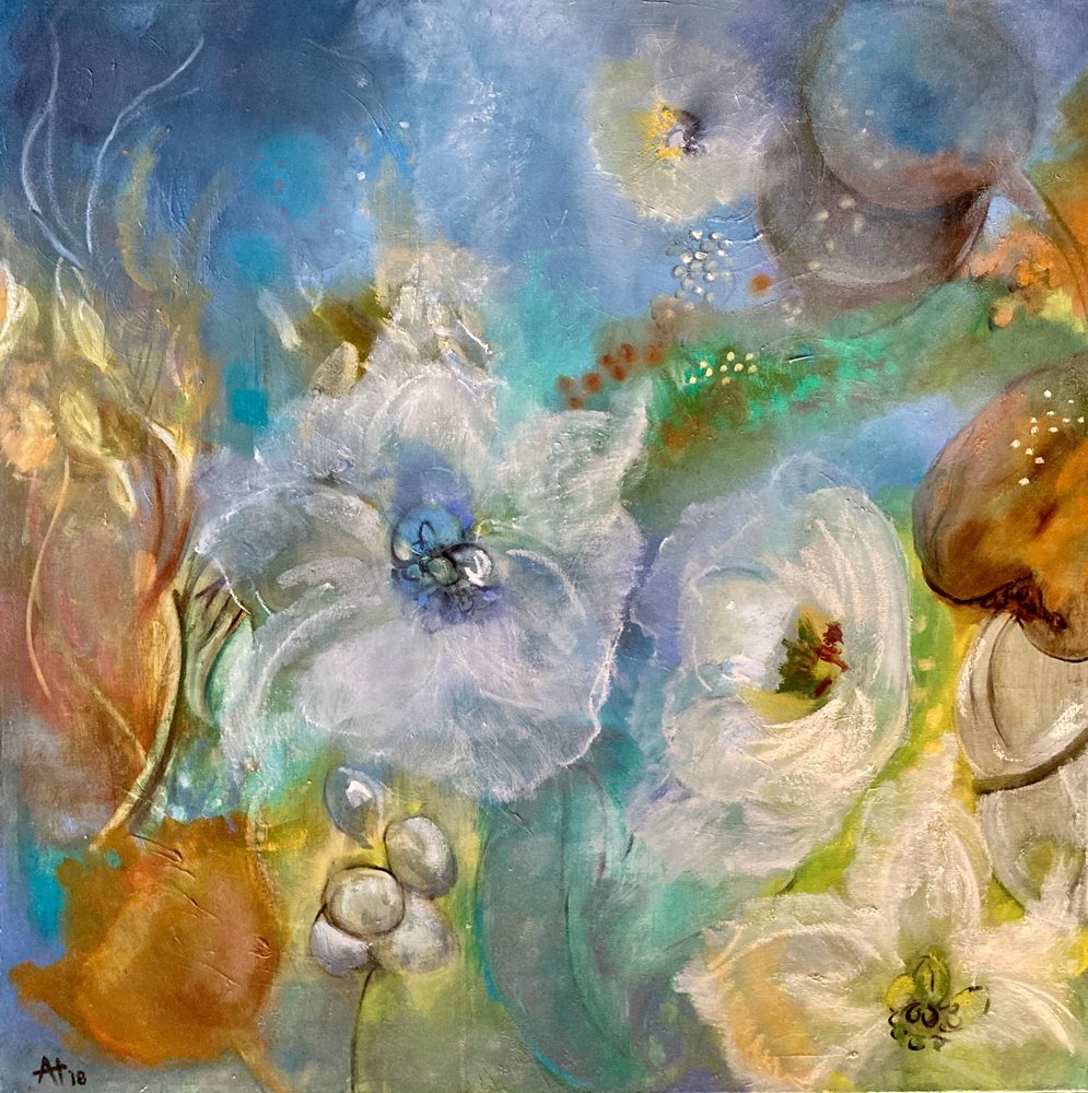 Éterické bílé květy od Alexandra Higgins