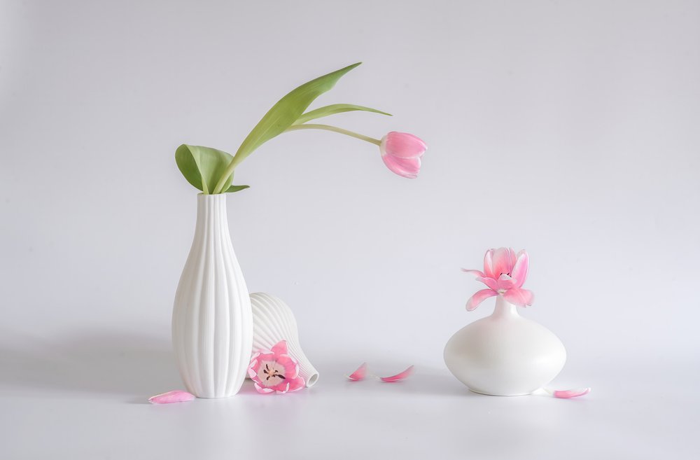 Květinová kompozice z jemně růžových tulipánů od Alice Sheng