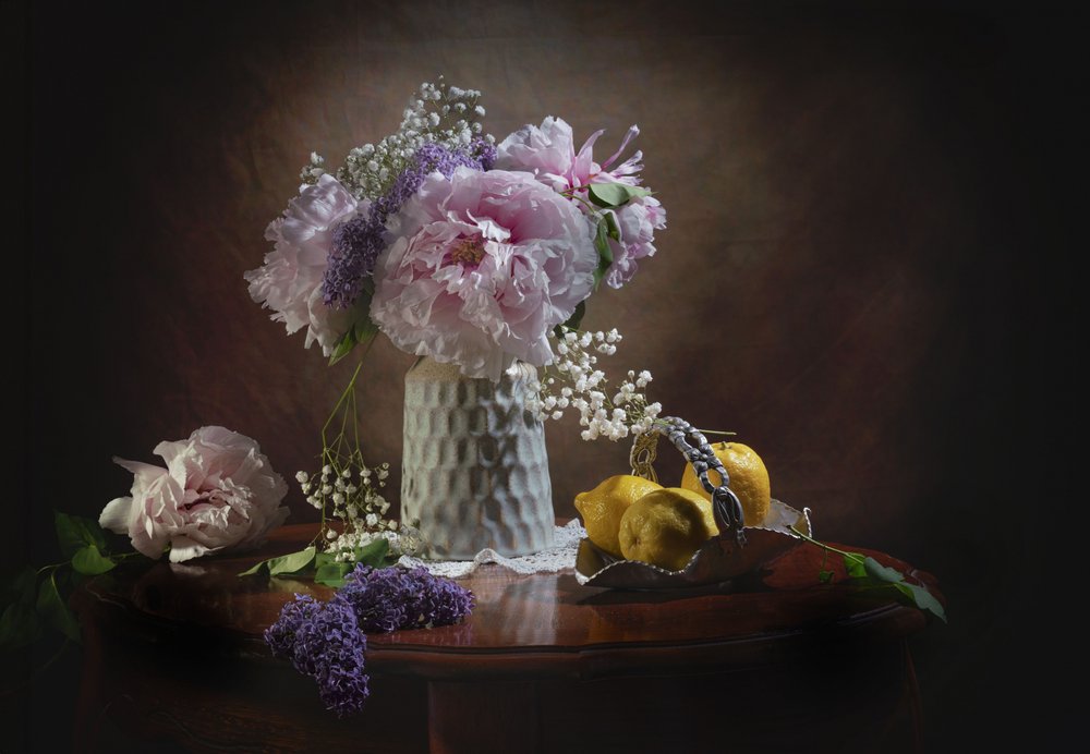 Elegantní pivoňky a citrony od Anna Qu