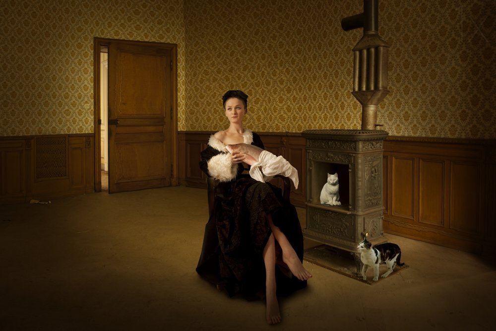 Elegantní žena s kočkami od Christine von Diepenbroek