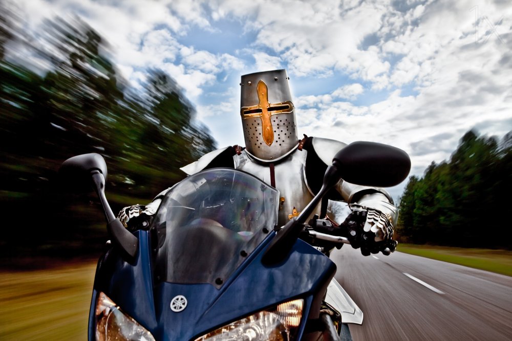 Rytíř na motocyklu od Christophe Kiciak