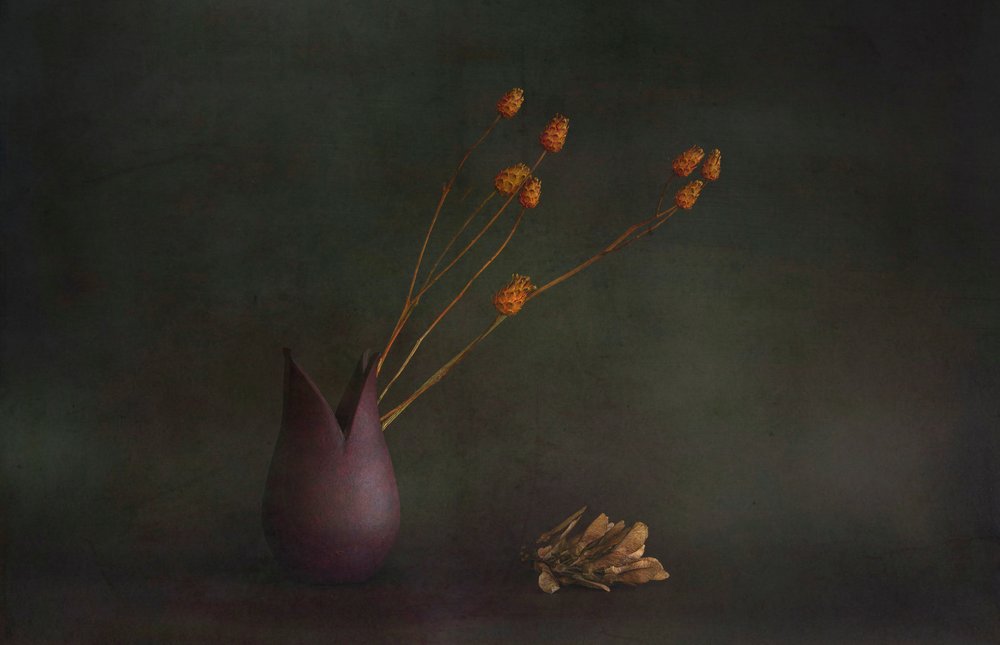 Botanická váza Moody od Cicek Kiral