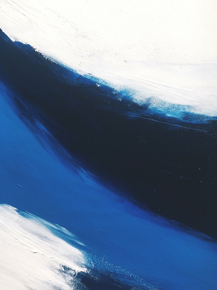 Abstraktní dílo „Deep Blue Wave“ od Ejaaz Haniff
