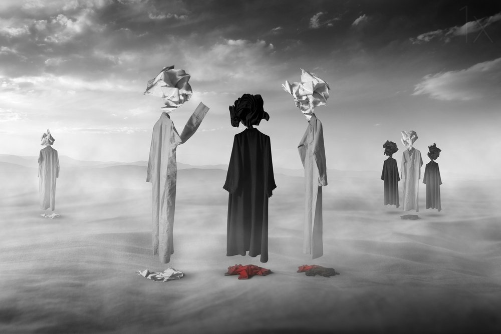 Surrealistické postavy z pouště od Hussain Buhligaha