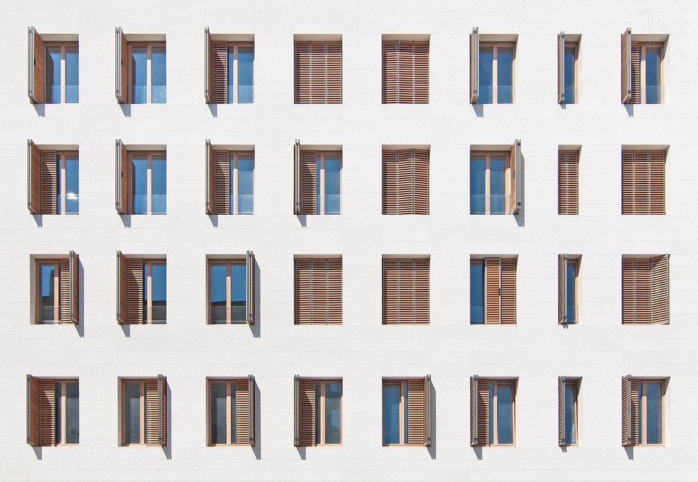 Geometrická okenní fasáda od Igor Bakotic