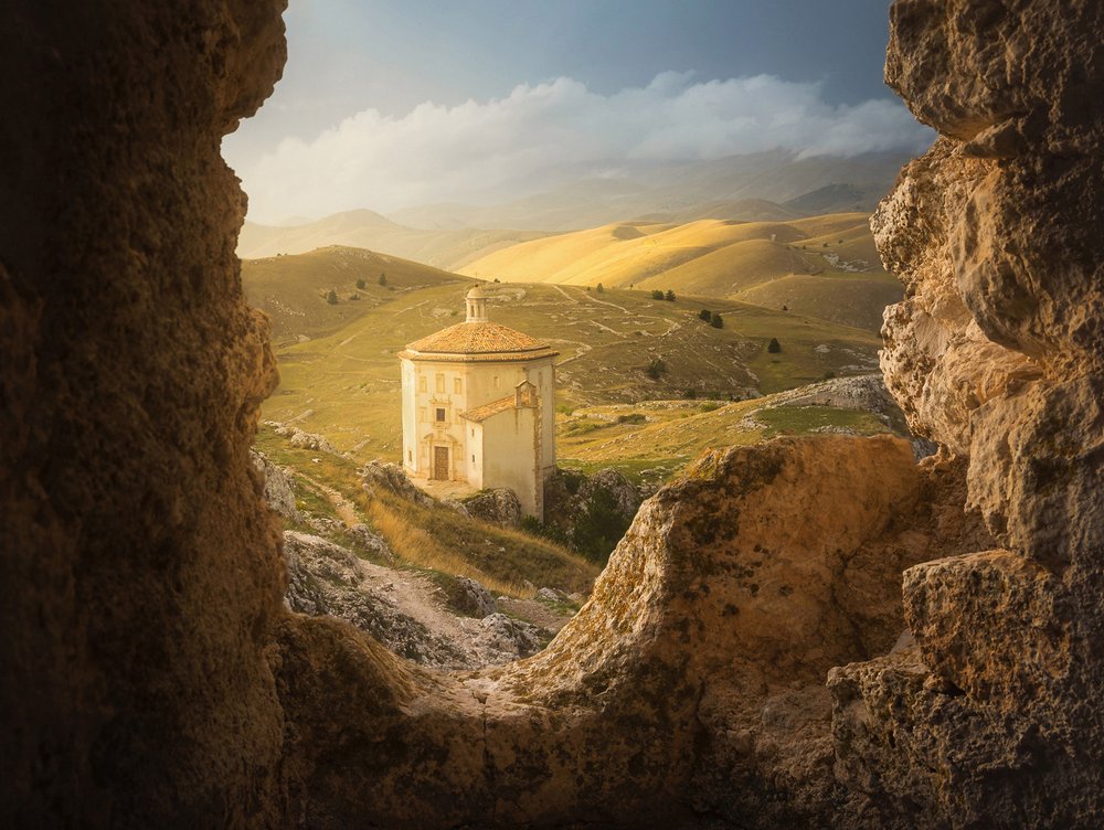 Kaple Golden Valley od Ludovico Reale