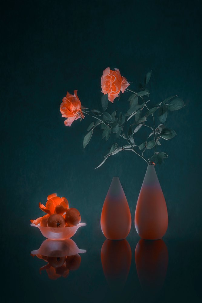 Elegantní tmavá květinová vůně od Lydia Jacobs