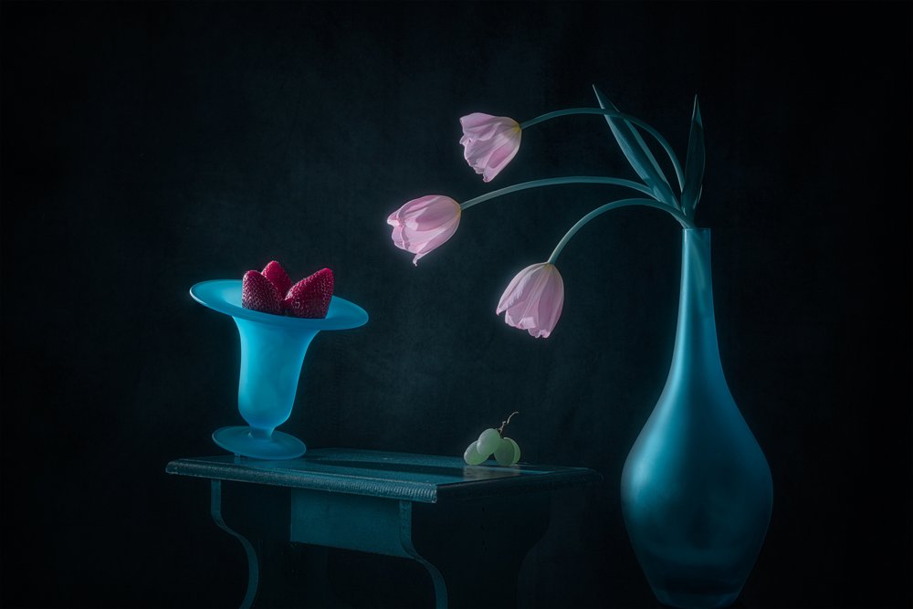 Růžové tulipány a jahody od Lydia Jacobs