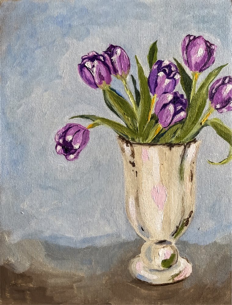 Fialové tulipány ve váze od Madison Phipps