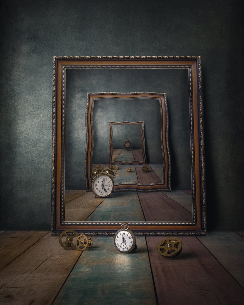 Surrealistická zrcadla času od Marko Klavs