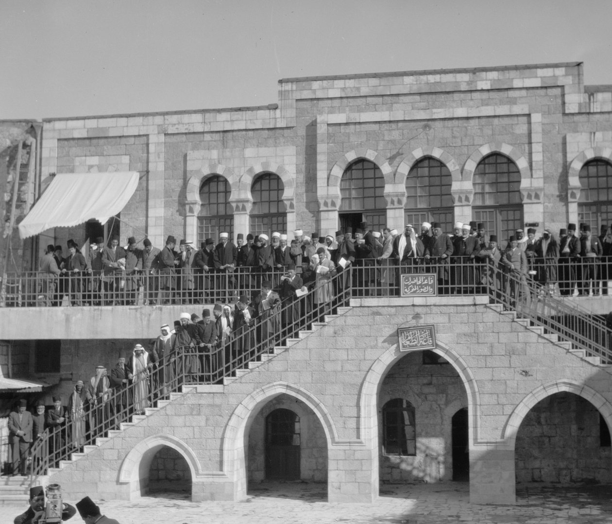 Arabské setkání ve škole Rawdat el Maaref na místě věže Antonia, 1929 (černobílá fotografie) od Unbekannt Unbekannt