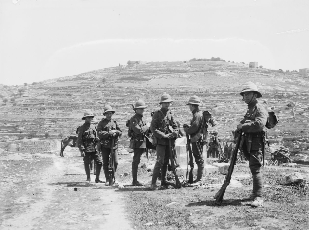 Britští vojáci mimo Jeruzalém, během protižidovských nepokojů, 1920 (černobílá fotografie) od Unbekannt Unbekannt