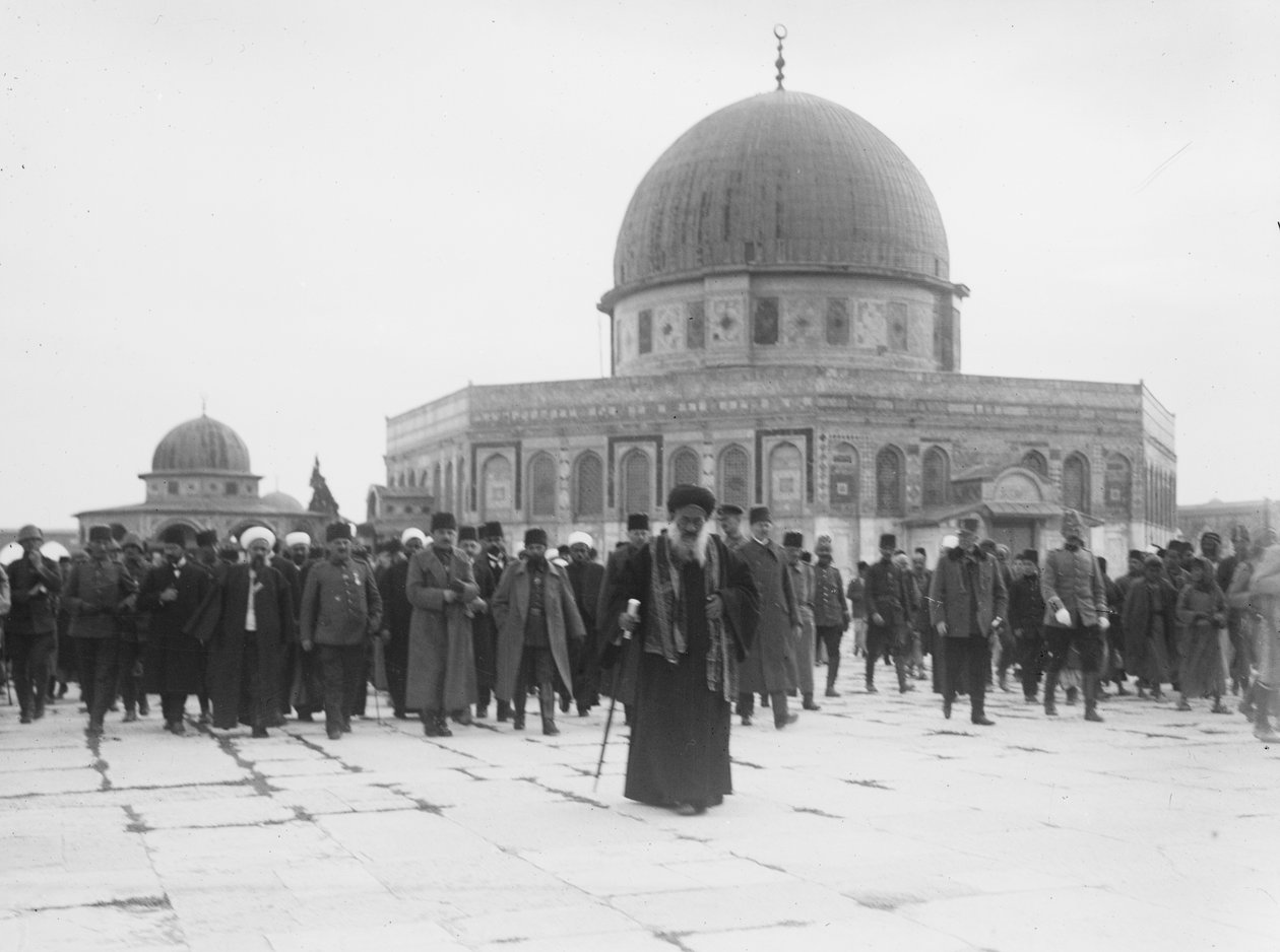 Enver Pasha a Jamal (Cemal) Pasha na návštěvě Skalního dómu, Jeruzalém, 1916 (černobílá fotografie) od Unbekannt Unbekannt