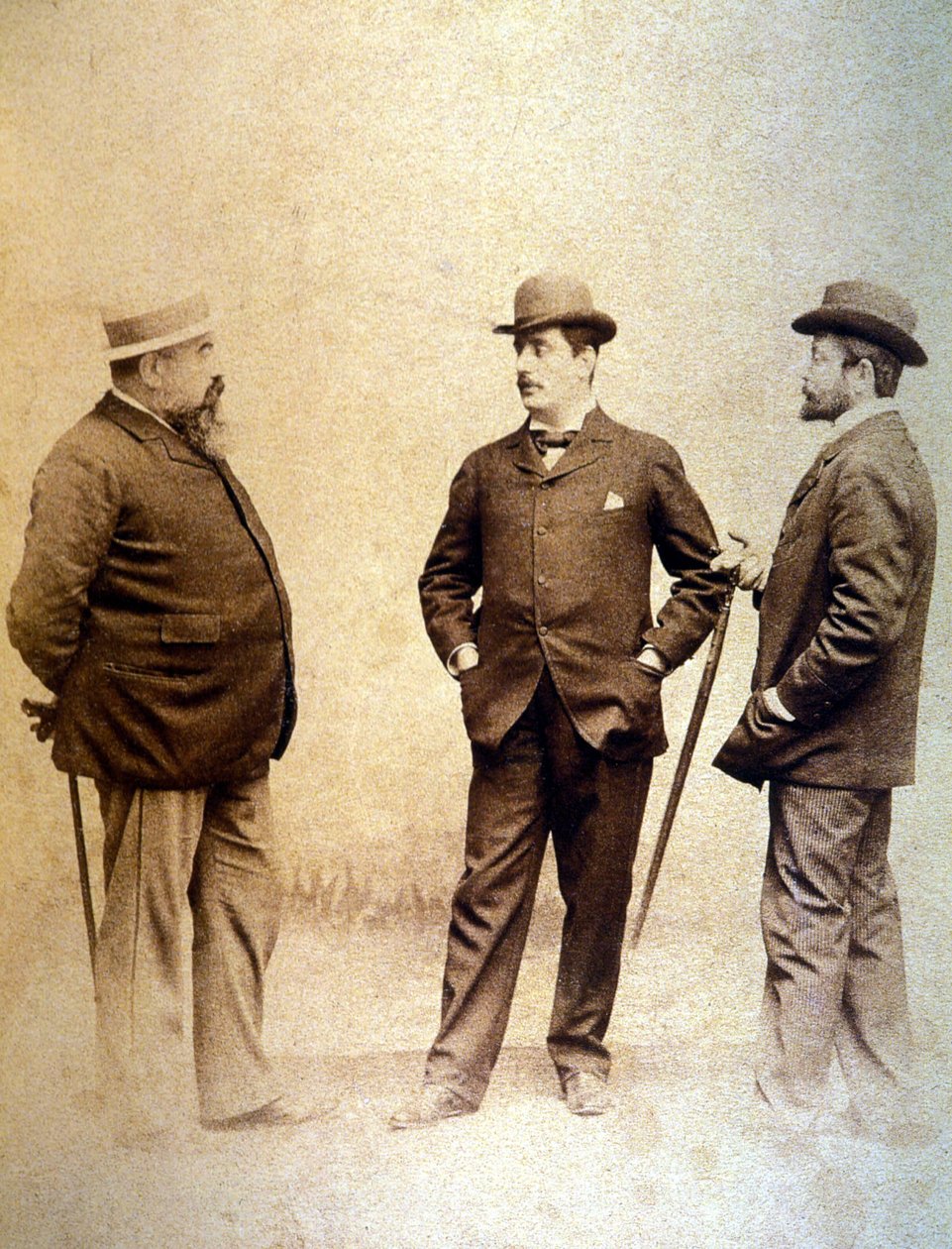 Giacomo Puccini (1858-1924), uprostřed, se svými libretisty Giuseppe Giacosa (vlevo) a Luigi Ilica (vpravo). od Unknown