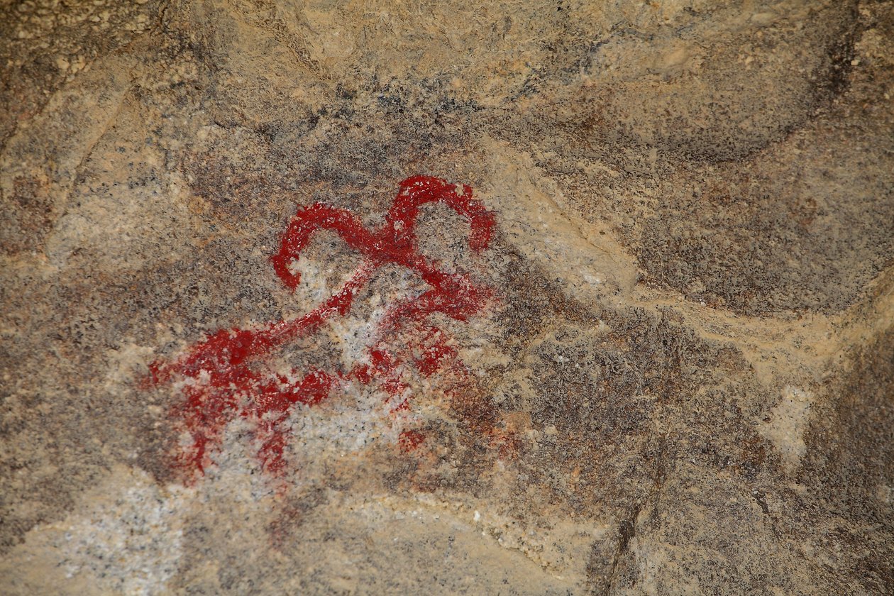 Indiánské petroglyfy Severní Ameriky. Malba přidána v 50. letech pro natáčení westernu. Národní park Joshua Tree, Kalifornie, USA. Kultura severoamerických indiánů od Unknown