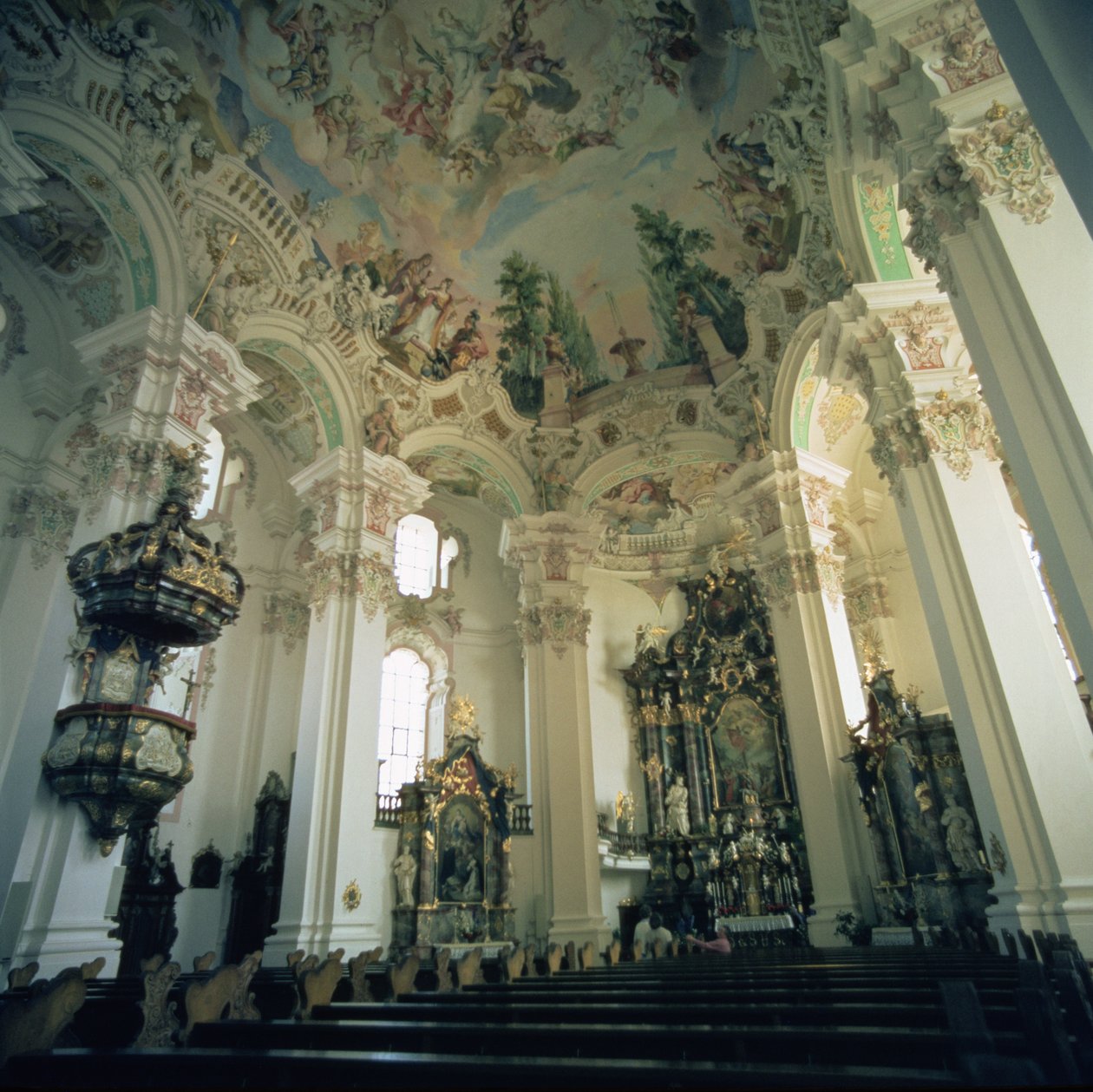 Rokokový interiér kostela, započatý v roce 1727 od Unknown
