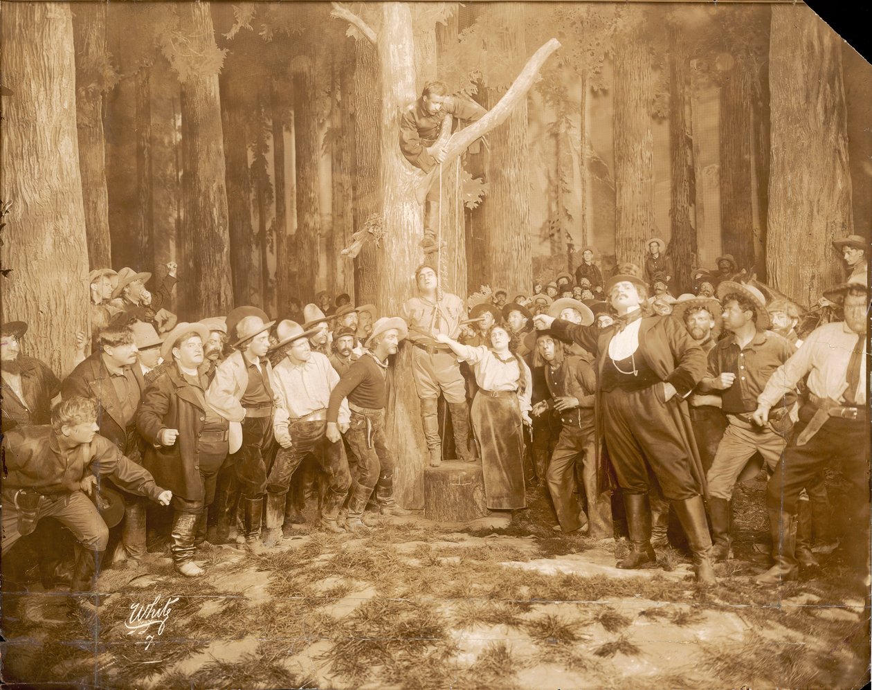 Scéna z La fanciulla del West od Pucciniho (1858-1924), 1910 (sépiová fotografie) od Unknown