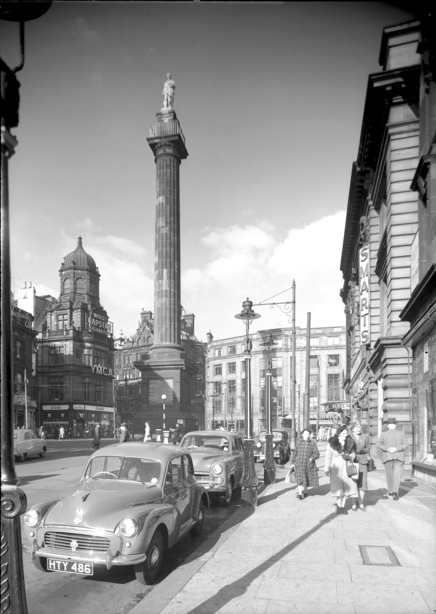 Pohled podél Gray Street směrem k Grays Monument, Newcastle upon Tyne, říjen 1955 (černobílá fotografie) od Unbekannt Unbekannt