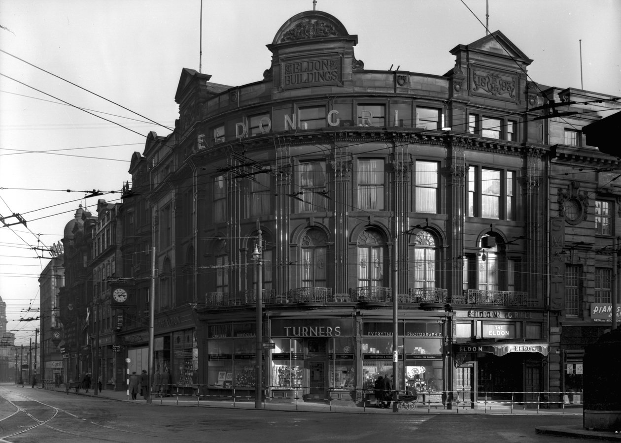 Pohled na fotografické studio a obchod Turners na Blackett Street, Newcastle upon Tyne, únor 1950 (černobílá fotografie) od Unbekannt Unbekannt