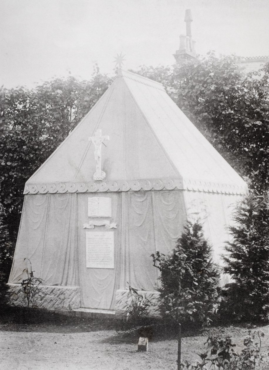 Mauzoleum v Mortlake, Surrey, kde je sir Richard Burton uložen k odpočinku, z „Života kapitána Sira Richarda Burtona, svazek II“ od Isabel Burtonové (1831-96) vydaného v roce 1893 od English School