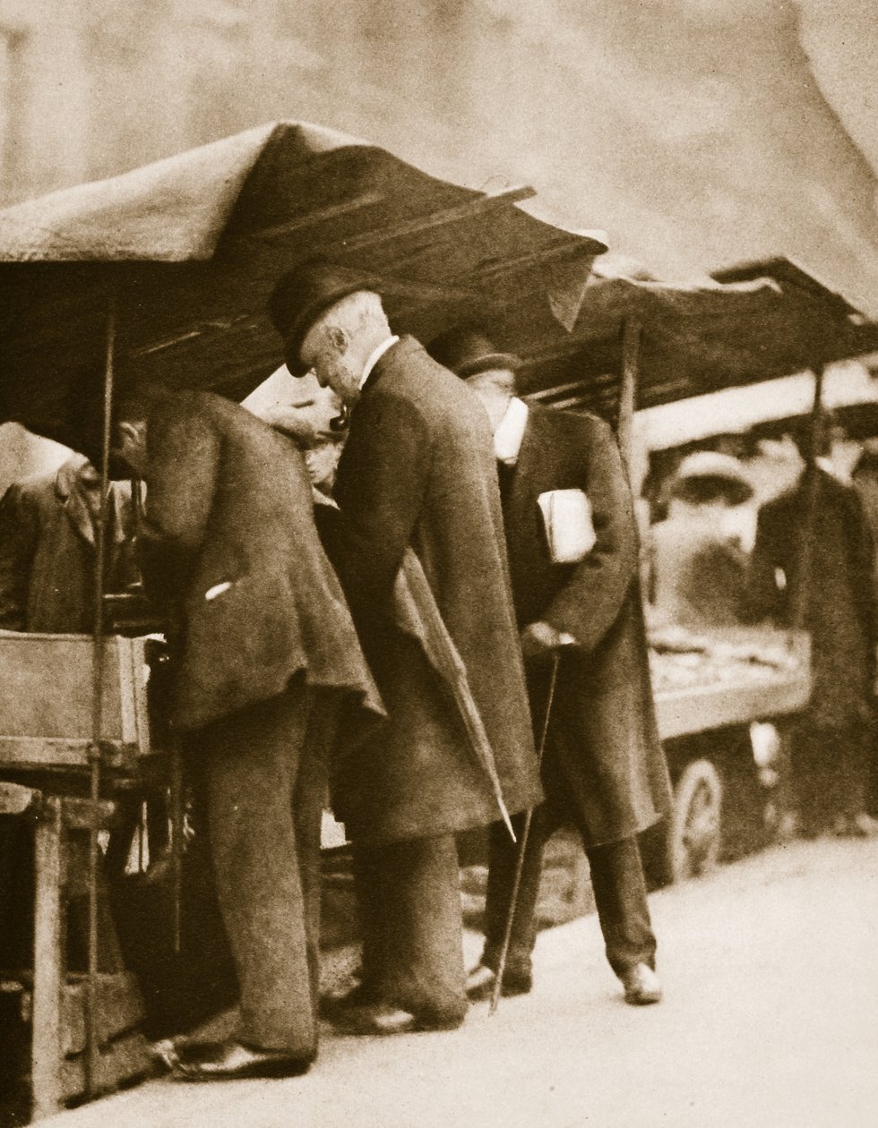 Knihkupectví na Farringdon Road Market (sépiová fotografie) od English Photographer