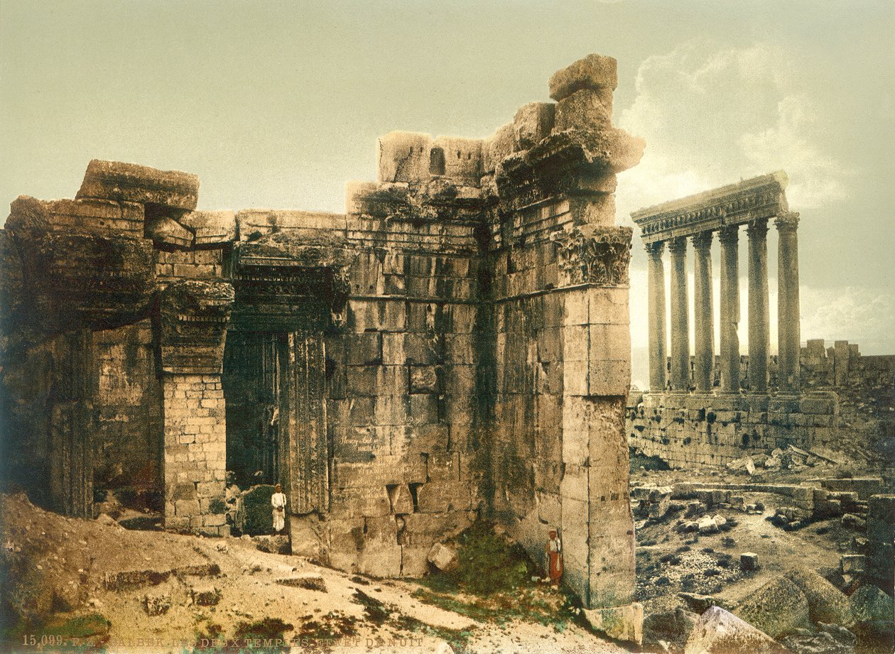 Dveře do Jupiterova chrámu, Baalbek, kolem 1880-1900 (fotochrom) od Swiss Photographer