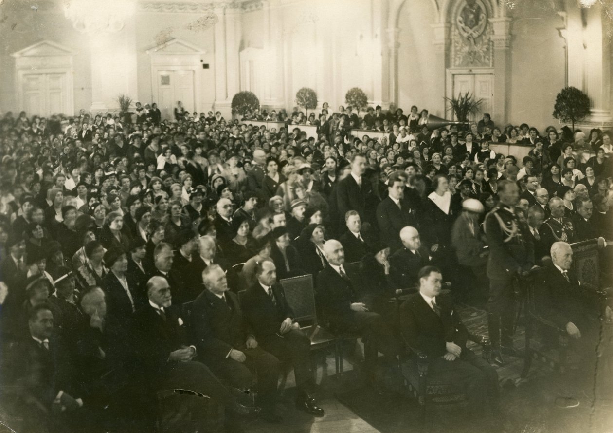 Plenární zasedání polské ženské organizace Związek Pracy Obywatelskiej Kobiet ve Varšavě, 1933. Sittin na krajní pravici Prezident republiky Ignacy Mościcki od Unknown