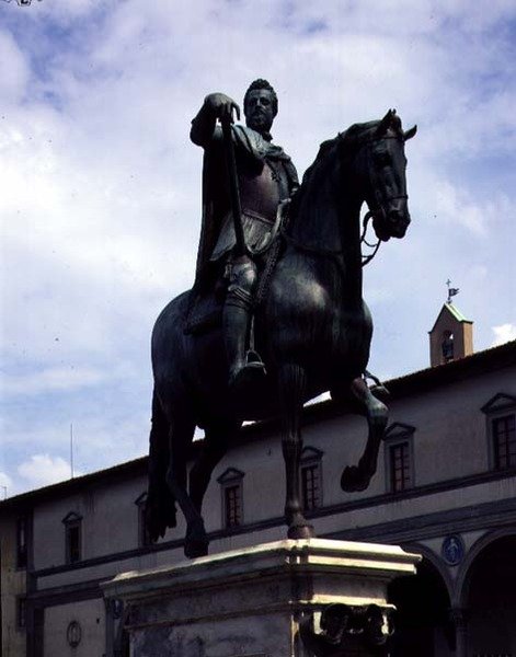 Jezdecká socha velkovévody Ferdinanda I. (asi 1123-90) boční pohled na koně a jezdce (bronz) od Giambologna