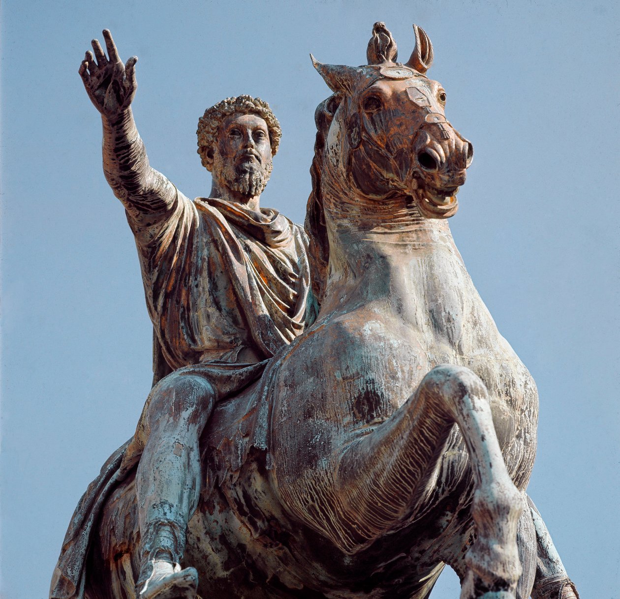 Jezdecká socha římského císaře Marca Aurela (Caesar Marcus Aurelius Antoninus Augustus) (121-180). Bronzová socha. Kopie podle originálu uloženého v Kapitolském muzeu v Římě. Kapitolské náměstí (Campidoglio) Řím od (after) Roman
