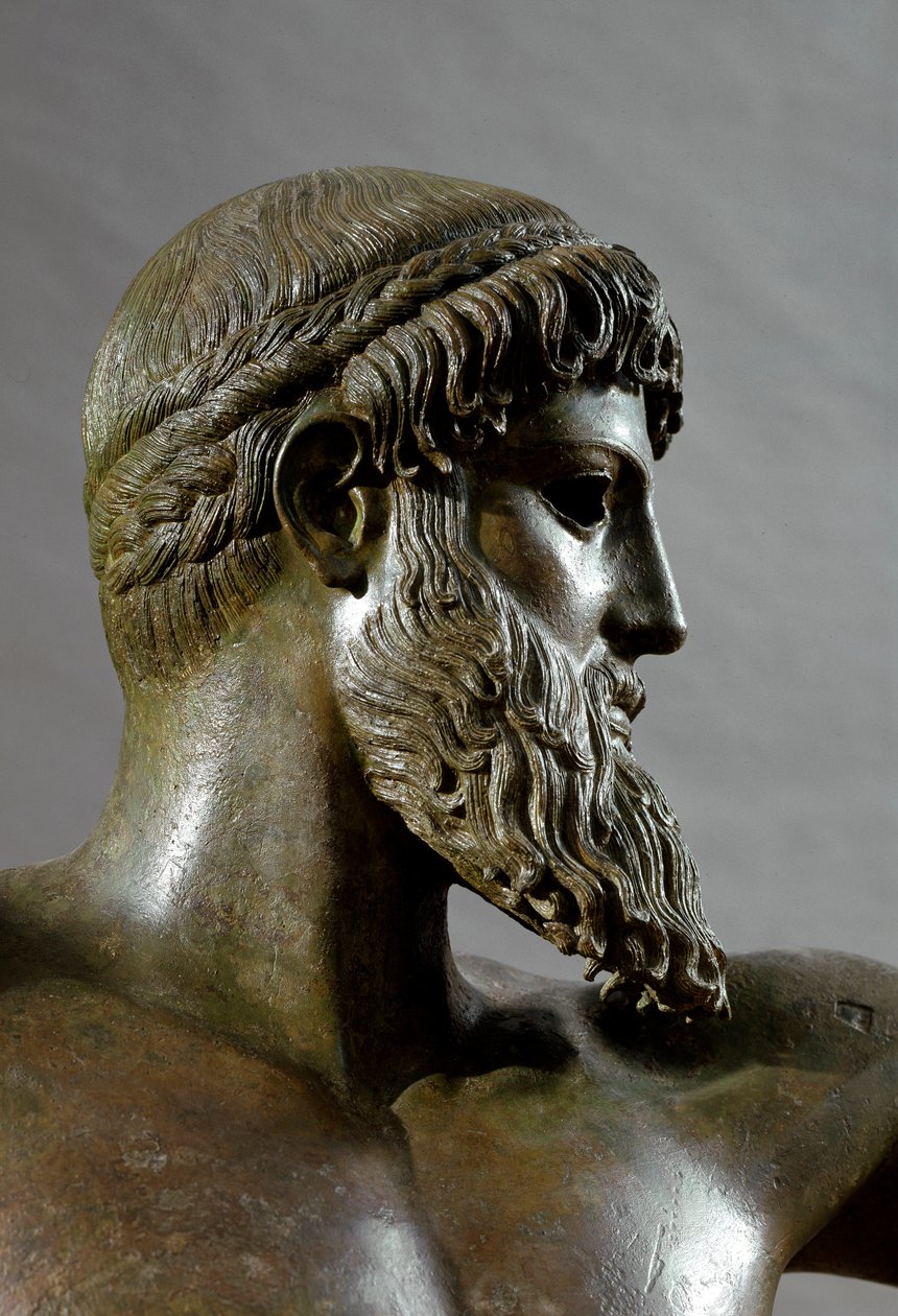 Řecké umění: “” Poseidon”” (nebo Zeus) Detail. Bronzová socha připisovaná sochaři Kalamisovi (480–460 př. n. l.) z mysu Artemision. Ztlumit. 209 cm Athény, muzeum národní archeologie - Řecké umění: Hlava Poseidona (nebo Zeuse) - Bronzová socha, od Kalamise od (attr. to) Kalamis