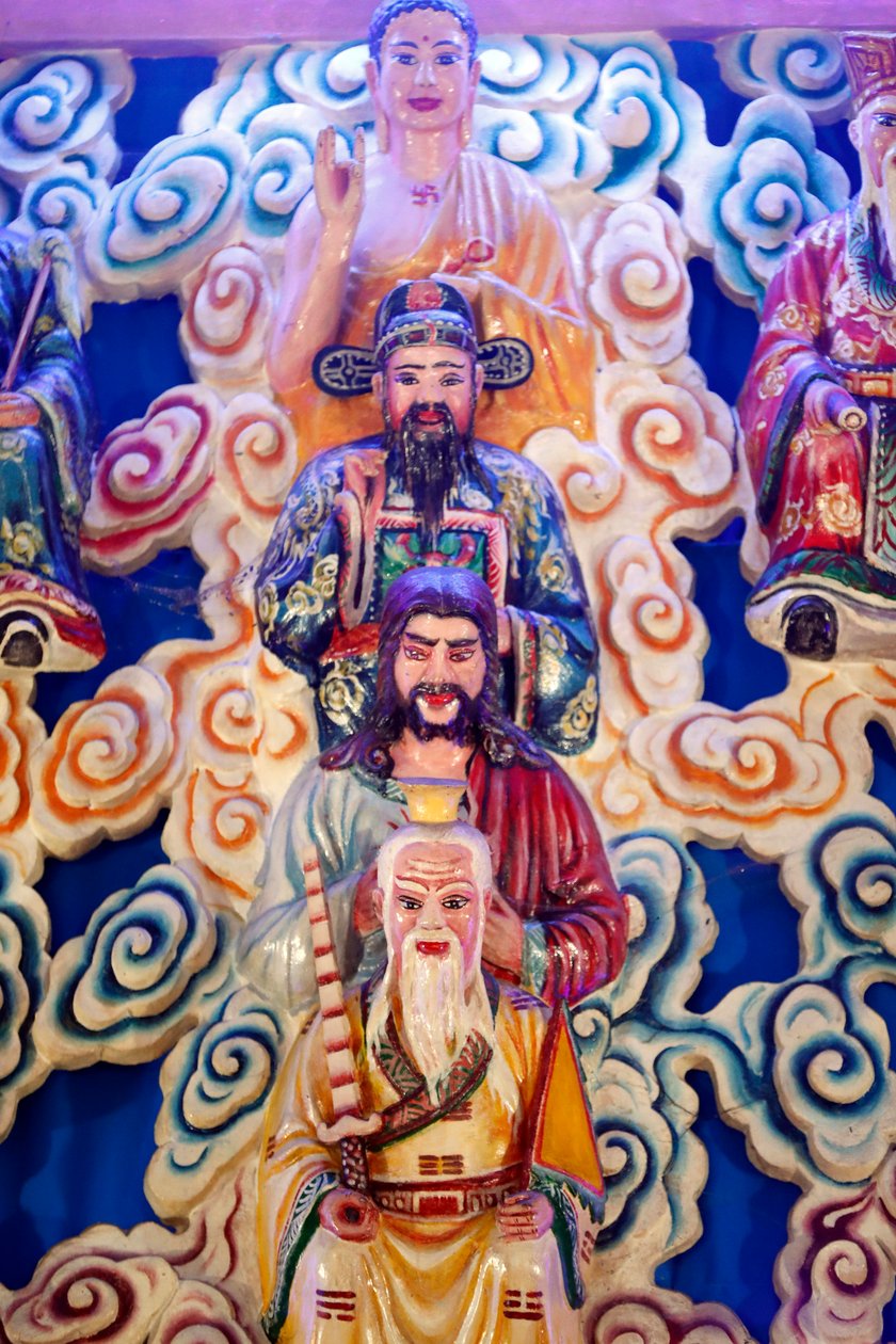 Chrám Cao Dai, Lao Tseu, Ježíš, Bouddha a Konfucius, Phu Quoc, Vietnam od Unknown
