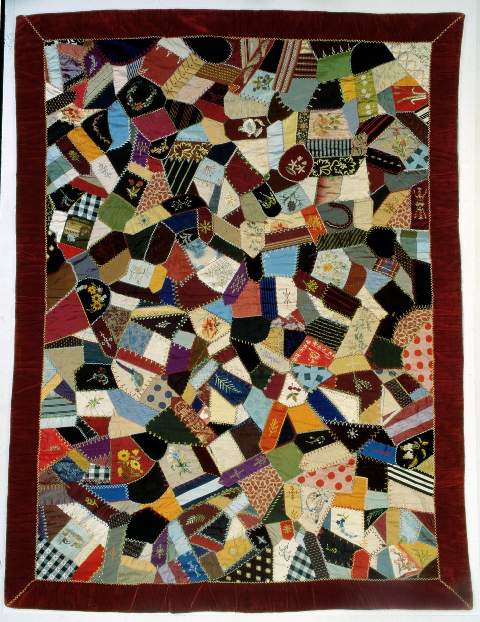 Bláznivá přikrývka s nápisem Matka, 63 let v jednom rohu, 1887 (textil) od Unknown