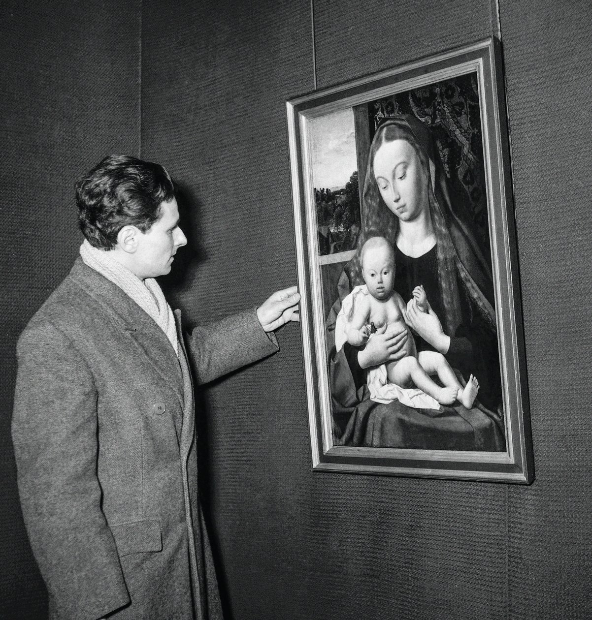 Výstava mistrovských děl z berlínských muzeí v Petit Palais, Paříž, 31. ledna 1951: zde plátno Panna a dítě od Gerarda de Saint-Jeana od Unknown