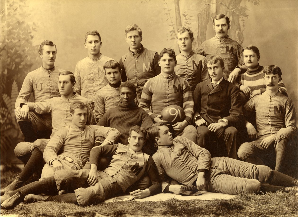 Skupinový portrét fotbalového týmu Michigan Wolverines. 1890 od Unknown