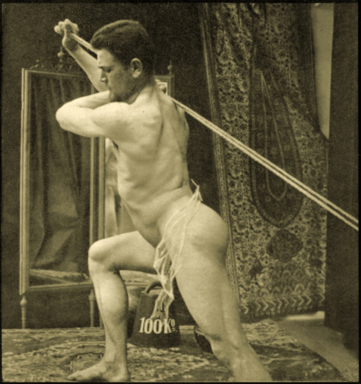 Používání lanového stroje, asi 1910 (sépiová fotografie) od Unknown