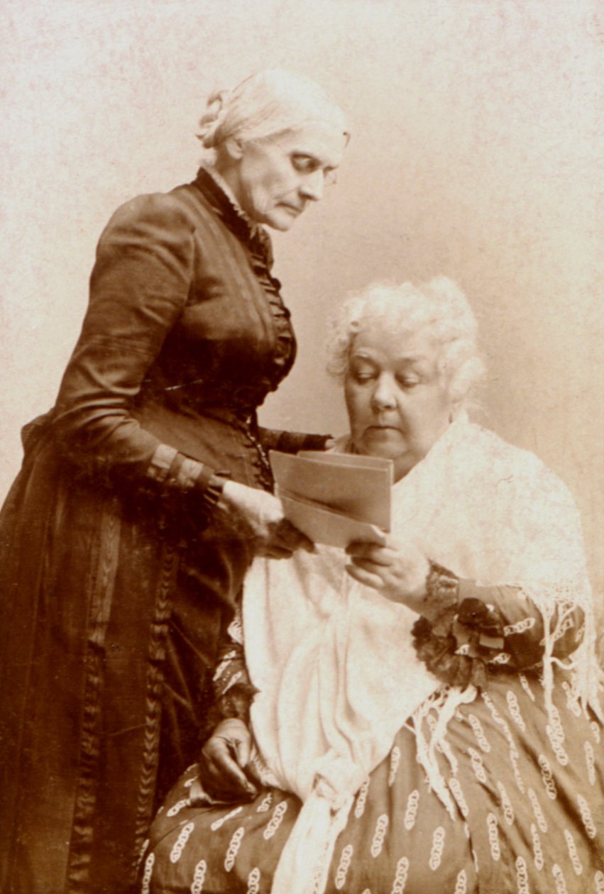 Elizabeth Cady Stanton (1815-1902) a Susan B. Anthony (1820-1906) kolem roku 1880 od American Photographer
