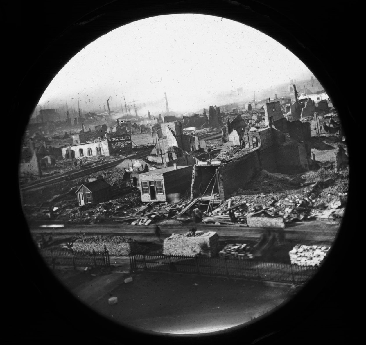 Severozápadní pohled ze soudní budovy po požáru v Chicagu v roce 1871 od American Photographer