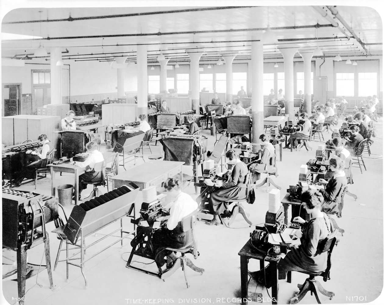 Oddělení měření času v Hog Island Shipyards ve Philadelphii, 1918 od American Photographer
