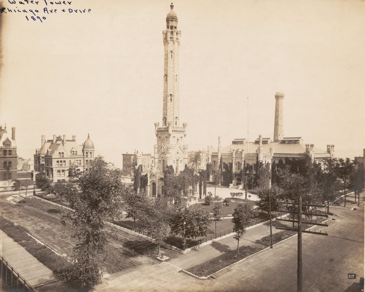 Pohled na Chicago Avenue Water Tower and Pumping Station, Chicago, 1890 od American Photographer