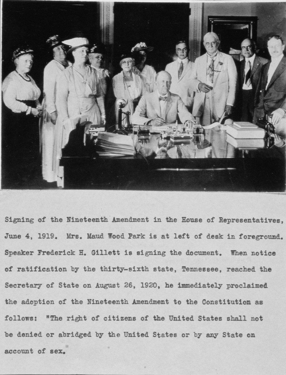 Podepsání devatenáctého dodatku, 4. června 1919 od American School