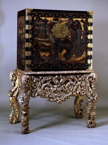 Skříň na pozlaceném stojanu, cca 1680 (skříň) od Dutch School