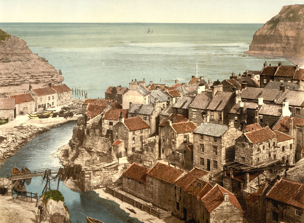 Staithes Village poblíž Whitby, Yorkshire, hospoda. c.1890 - 1900 (chromolitograf) od English Photographer