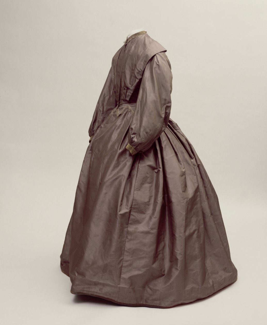 Šaty Charlotte Brontes na odchodu (textil) od English School