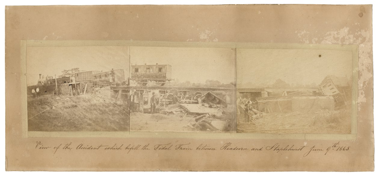 Montáž vlakového neštěstí ve Staplehurstu, 1865 (tři sépiově tónované fotografie nalepené na kartonu) od English School