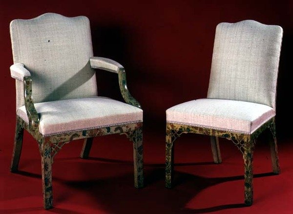 Část soupravy křesel a židlí s malovanými chinoiserie podpěrami, cca 1760 od English School