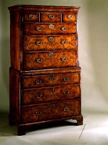 Tallboy královny Anny, cca 1710 (ořech) od English School