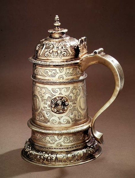 Tankard, I.R. se čtyřlístkem pod štítem, 1602 (stříbrný) od English School
