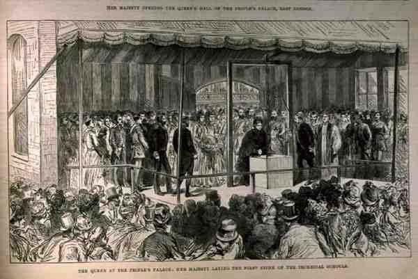 Královna v Lidovém paláci: Její Veličenstvo pokládá první kámen technických škol, z The Illustrated London News, 21. května 1887 od English School